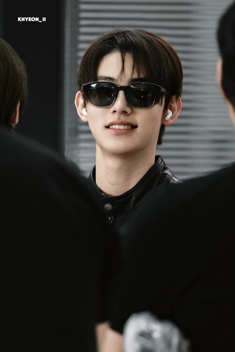 loveeomsean1301's tweet photo. Step onto the big stage and shine your light. The world embraces this unprecedented ACEOM while EOMERA flourishes, honoring the great legacy of EOMKIRA.

KONNICHIWA WASSUP ITS EOM

#SEONGHYEONinEomland
#성현 #ソンヒョン
#SEONGHYEON https://t.co/xHaCcH4qJg