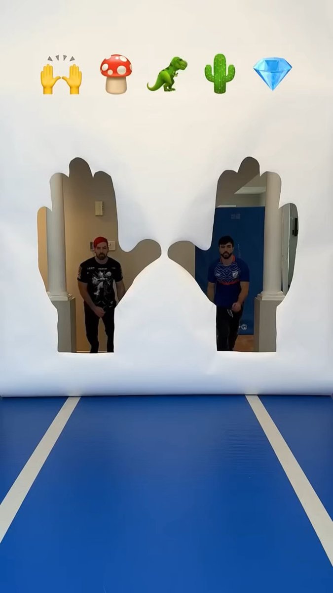 ZeynepGulekfml's tweet photo. Just escaped the zero-gravity chambers and solved the ancient puzzle! This 60-minute escape room was way more thrilling than I expected, 10/10 would lock myself in again! https://t.co/MFOCiOH4t4