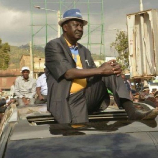 not_colynce's tweet photo. Nimeingia group ya mafresha nikawasho mimi ndio MKU Kenyan Prince alafu fala moja ikaniuliza “nipaste tajiri”, nikajua huyo si fresha ni msee anajua taon, sasa imebidi nimemfulizia sigisti ilikua ya jaba ndio niremain relevant, ni tough walai😅😁 https://t.co/vM2JoM0L8i