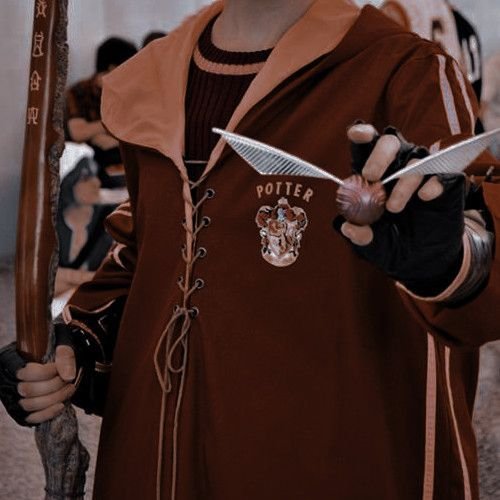 Lilou2099's tweet photo. Gunwoojin attending Hogwarts as students. Gun-woo being a transfer student arriving at Hogwarts for the sixth year then meeting Woo-jin and becoming friends. Best friends to lovers...🤔🤔 Might as well write my first fic... https://t.co/TcecPwmqIY