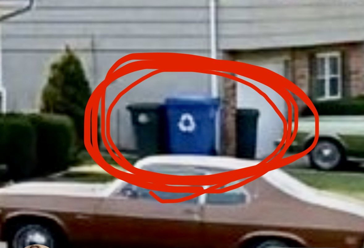 CCMarketingNet's tweet photo. @us_connie Blue recycle cans https://t.co/nYF1YCn61Z