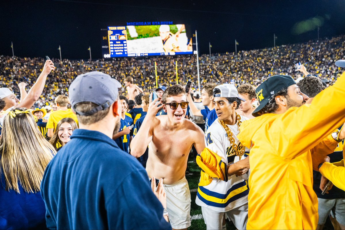 DarkoStateNews's tweet photo. This is the most embarrassing photo in Michigan history and their last head coach has a mugshot. https://t.co/cLKgsW5tC1