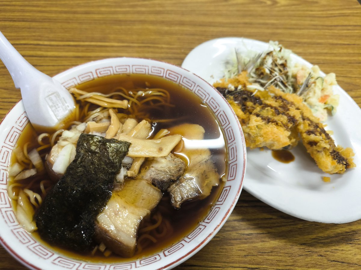 Ag2_aru_chu's tweet photo. 雨音を聞きながら車中泊し夜明け前に朝飯を食い。
家までの30分の帰り道の途中昼前にニコドラの前を。。。素通りする事も出来��コレ😅 https://t.co/syIeKhw0Y8