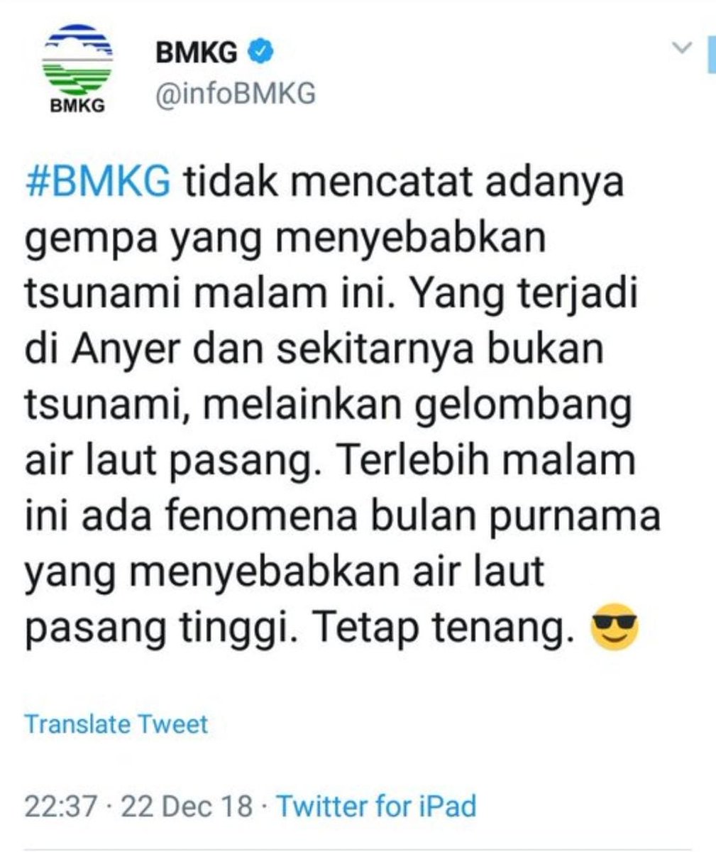 senogp's tweet photo. Masih ingat April 2018 peneliti tsunami hendak dipolisikan terkait risetnya soal Tsunami Pandeglang? 

22 Desember 2018 saat tsunami terjadi akibat letusan anak gunung Krakatau, BMKG, sebagai institusi negara, masih menyangkal akan terjadinya tsunami dan mereka menggunakan emoticon sok cool mereka. Padahal warga sekitar pantai sudah merasakan getaran dan pada panik bukan main.

Sejam kemudian mereka mengklarifikasi  bahwa memang terjadi tsunami. Akibat kebodohan negara. Sedikitnya 426 orang tewas dan 7.202 terluka dan 23 orang hilang akibat peristiwa ini.