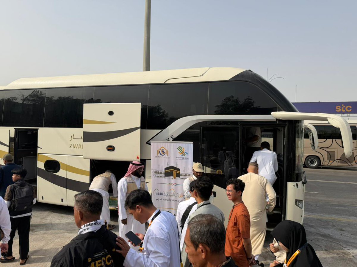 info_rua's tweet photo. 💬 ضمن مبادرتها المتميزة ( اكتشف مكة) وبدعم وشراكه مع مؤسسة سليمان الراجحي الخيرية اقامت ( جمعية رؤى السياحية) جوله سياحية جديدة لعدد من ضيوف الرحمن 

وقد شملت الجولة معالم مكة المكرمة من زيارة متحف الحرمين الشريفين والمشاعر المقدسة وغار حراء وغار ثور 

وتخلل ذلك شرح مستفيض عن تاريخ هذه المعالم من احد المرشدين السياحيين المعتمدين من وزارة السياحة

كما تخلل هذه الجولة تقديم الضيافة السعودية الأصيلة وعدد من الهدايا للمشاركين 

كما تم استطلاع اراء المشاركين في البرنامج لقياس مدى رضاهم عن هذه الجولة

وشارك في هذه الفعالية عدد من المتطوعين المسجلين في الجمعية من الشباب والفتيات 

وتواصل الجمعية تقديم هذه الجولات ضمن هذه المبادرة وذلك لعدد 500 زائر ومعتمر من ضيوف الرحمن
📸
@RajhiCF @Saudi_MT 
#جمعية_رؤى_السياحية #رحلة #تطوع