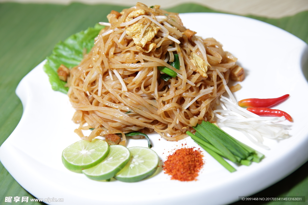 nimke56043's tweet photo. Craving vibrant, spicy street food Try Bangkok’s famous pad thai — stir-fried rice noodles, fresh lime, roasted peanuts and a kick of chili that hits just right. https://t.co/aEJJZxMG5L
