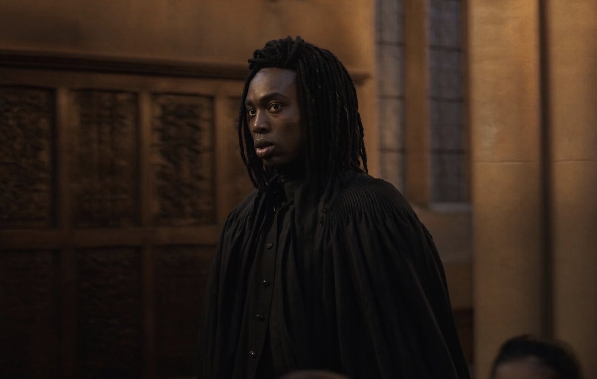 SymplyTonbra's tweet photo. Probably unpopular opinion of the century: I am really liking the look of Snape

Like so many others, I disagreed with the casting choice of Paapa Essiedu as Severus Snape. But I must admit having seen him in the teaser trailer and now this behind-the-scenes documentary, I’ve been turned and would be lying if I said I wasn’t beginning to like this different take on the character and I’m also very intrigued to see Essiedu’s performance. He said he’s read the books but not seen the films which is a huge green flag for me. He’s such a talented actor and I hope he knocks it out of the park.
