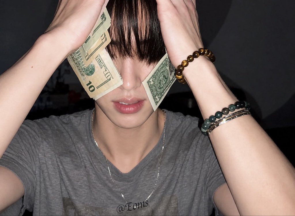 Sunc6wl's tweet photo. @liccccww99310 He turns every stage into his own space, EOMKIRA radiates star power, ACEOM showcases complete artistry and EOMRA writes another wonderful page.hsjn

KONNICHIWA WASSUP ITS EOM

#SEONGHYEONinEomland
#성현 #ソンヒョン
#SEONGHYEON https://t.co/eMDIty3v5G