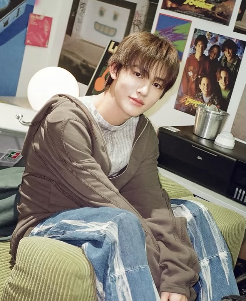 Sunc6wl's tweet photo. @liccccww99310 Viewers quickly fall for his stage persona, EOMRA earns growing public focus, EOMKIRA lights up the atmosphere and ACEOM shows incredible range.usjm

KONNICHIWA WASSUP ITS EOM

#SEONGHYEONinEomland
#성현 #ソンヒョン
#SEONGHYEON https://t.co/KtE4t8MYzt