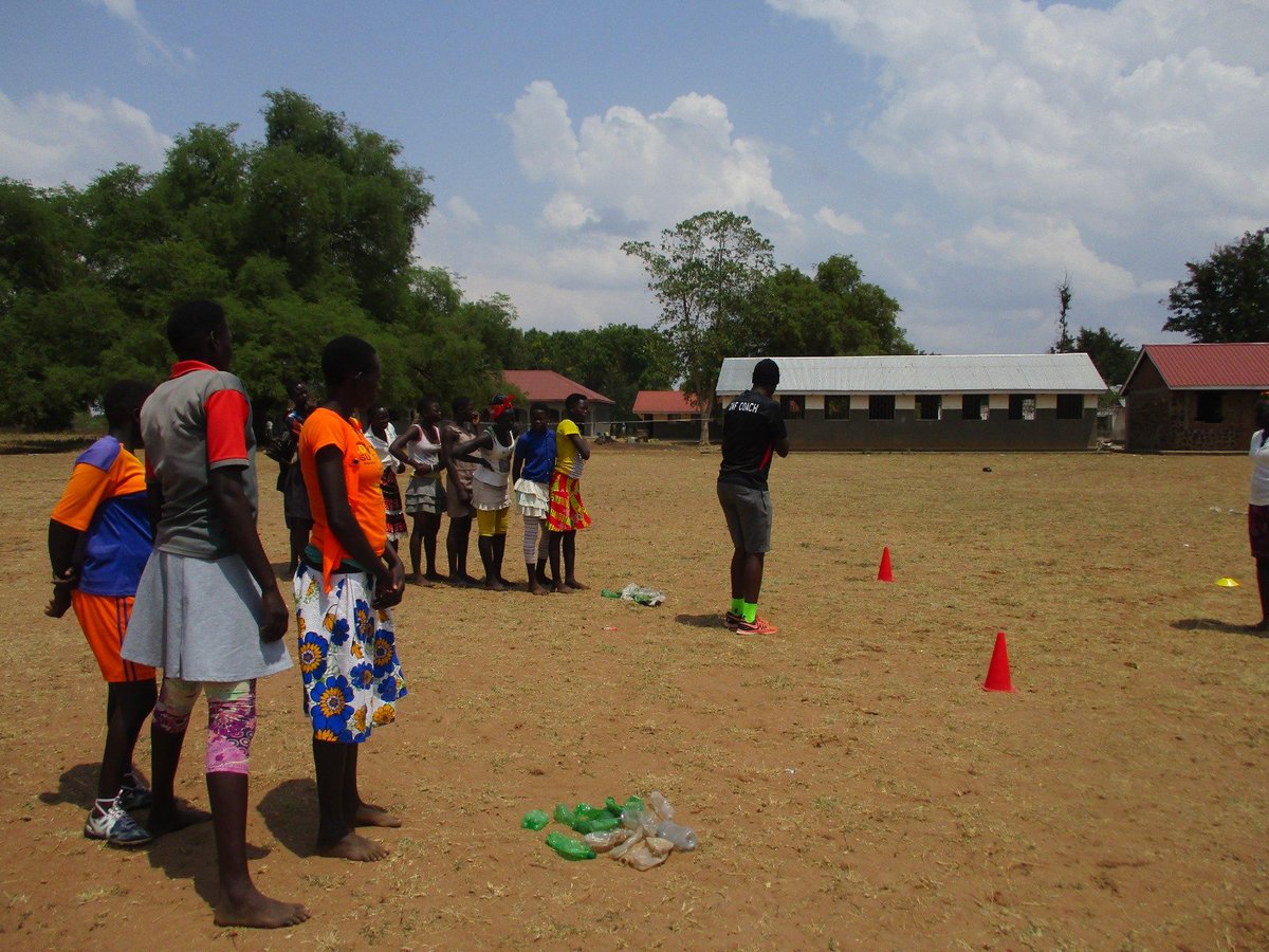 ZannyaAfrica's tweet photo. When girls play, they build confidence, find their voice and gain the strength to make informed choices about their lives and future. 

Zannya Africa Foundation using sport to empower girls and transform lives.
#sports 
@MGivenRoberts
@BintmusaM
Check 👇 
https://t.co/j3qD932dzU https://t.co/tltxpWKS1u