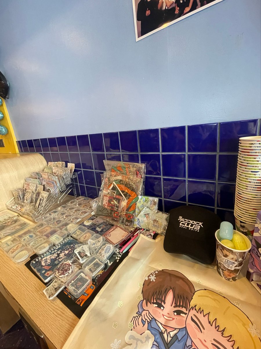 SKZCREATES's tweet photo. Hi STAYs! 

Available here in the admin table:

- Scratch card ₱20
- Gashapon ₱20 
- Stickers, keychains etc 
- Past cse kits
- Official Photocards
- Photobooth ₱80 

 #BINMYZONE #STAYDAY #EVENTS_SKZCREATES https://t.co/G6IQ9sQRto