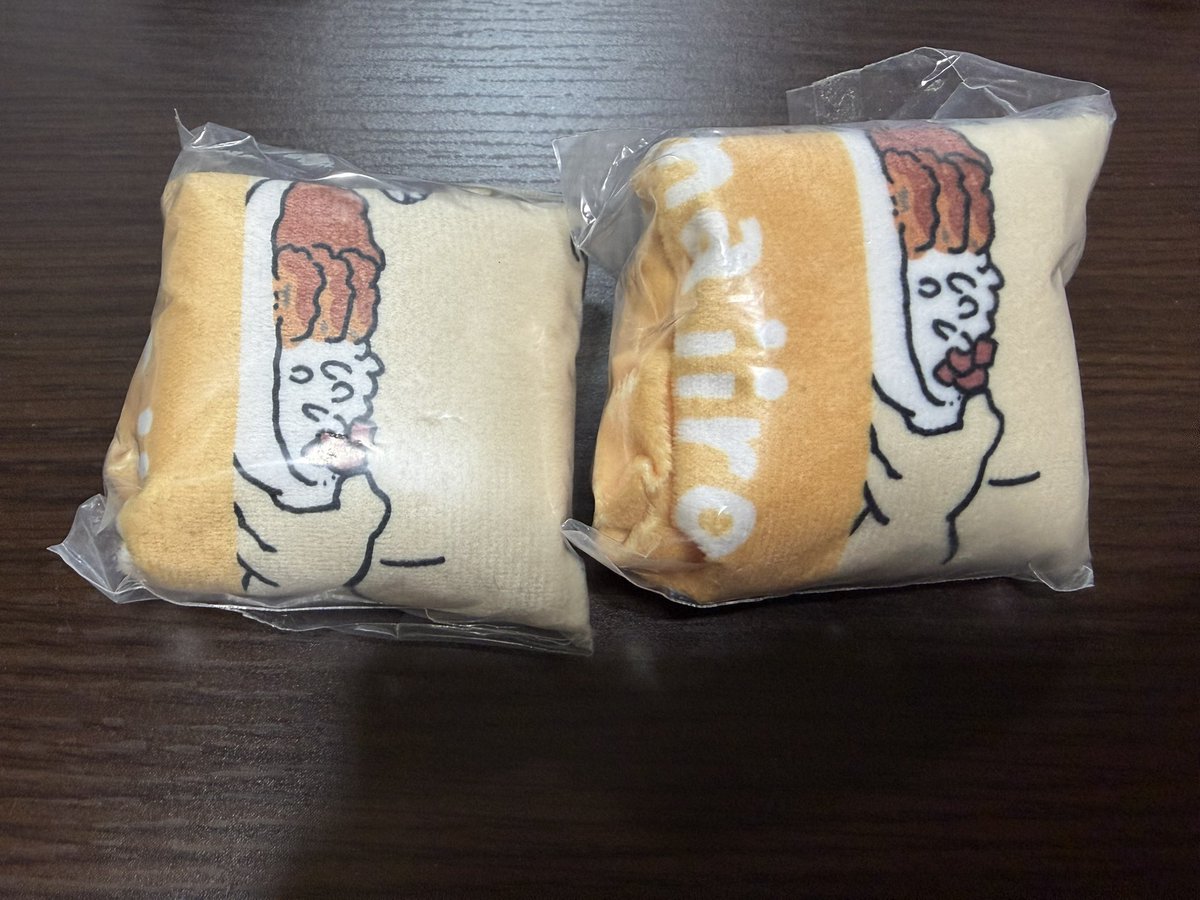 chiikawa_jiro's tweet photo. 不要なランダムまとめて放出

譲
①ダイカットポーチ
ちいかわ 島二郎

②トートバッグ
シーサー3

③巾着ポーチ
島二郎2

求
①巾着ポーチ セイレーン
②たべものいっぱいマスコット 何でも
③定価
どれでもOK。異種交換OK。

都内手渡し希望
リプorDMでお気軽に

#ちいかわ
#ちい活
#グッズ交換 https://t.co/vUKbNuvtsh