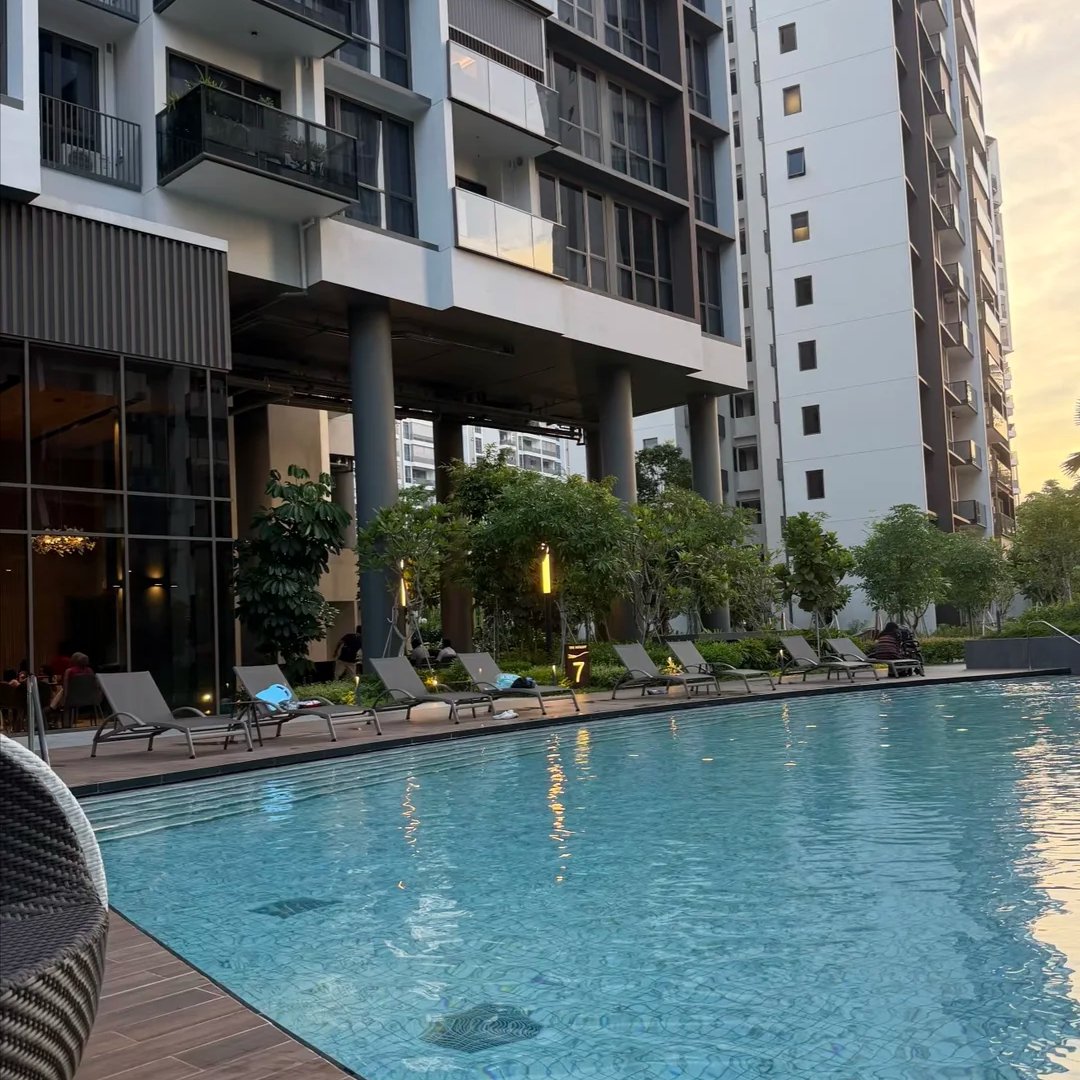 SunsetGlowyy's tweet photo. Afternoon time is naturally reserved for the community's infinity pool! https://t.co/3W5qS5PkMG