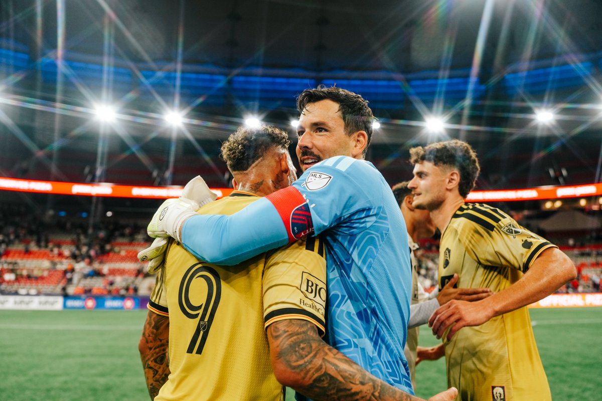 stlCITYsc's tweet photo. What a night out West! 💫

Thanks for traveling across the country to cheer us on, STL ♥️ https://t.co/MgGX8c567Q