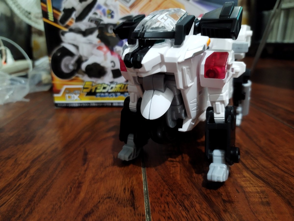 bbabshin's tweet photo. ライジングポリスブレイバー。
パトカーがカッコいいロボットになって、かわいいワンコがカッコいいバイクになって、そのバイクにロボットが乗れて、ロボットとワンコバイクが合体して凄くカッコいいロボットになる。浪漫増々で最高。 https://t.co/Ie8668v6RE