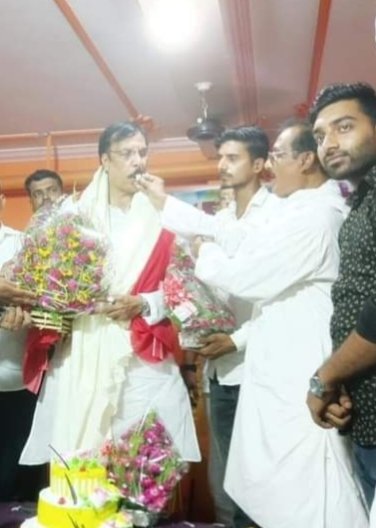 arvindtiwari363's tweet photo. लोकसभा क्षेत्र घोसी के लोकप्रिय सांसद श्री @RajeevRai जी को जन्मदिन की बहुत बहुत बधाई एवं शुभकामनाएं 🎉🎂 
@RajeevRai 
@juhiesingh https://t.co/sZmwZvfhnC
