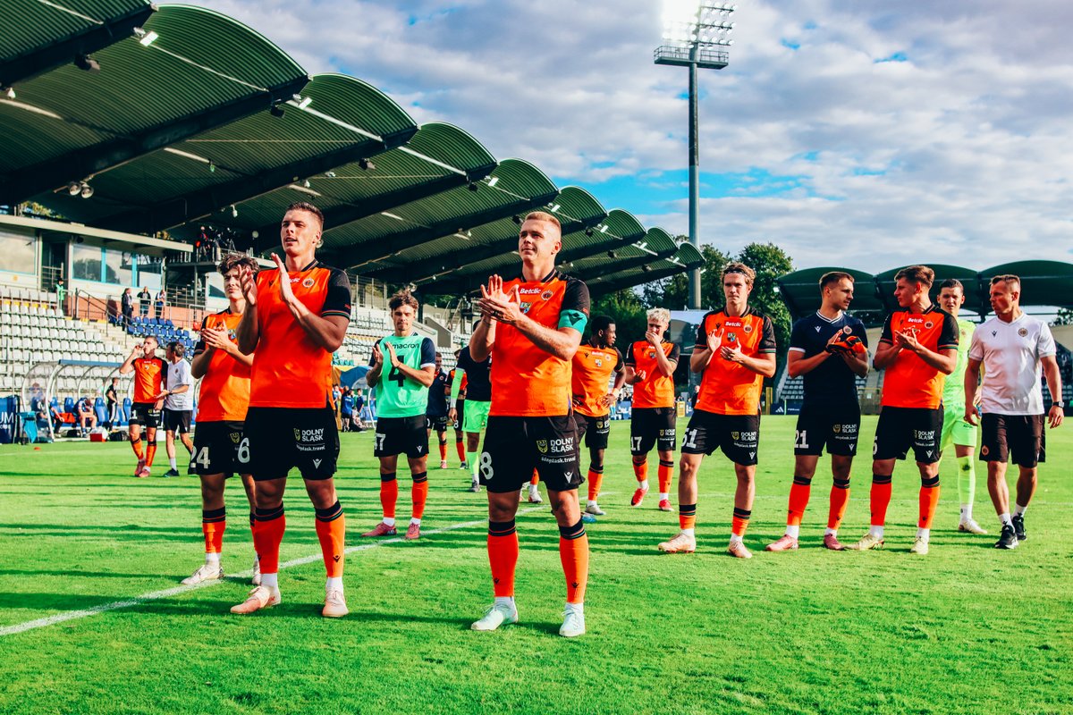 ChrobryGlogowSA's tweet photo. Po dwumeczu z Miedzią pucharowy awans i ligowy punkt. Zobaczcie skrót z wczoraj:

📹 https://t.co/eyNk4A3Pju https://t.co/MQnaxKIQsH