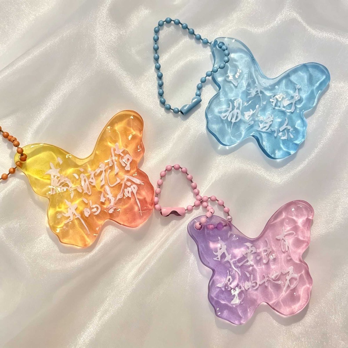 patchystuff95's tweet photo. 🌊 รอบทดลอง อะคริลิคคลื่นน้ำ

✨️หนา 3.7มม 
✨️รีเควสทำรูพวงกุญแจได้ (แต่ไม่มีโซ่ไข่ปลาให้)
✨️ไม่มีซองใสแยกชิ้น

🌼ราคาเดียว 5️⃣5️⃣0️⃣

🔰ขนาดอะคริลิค 
- 9.8ซม *ไซส์ที่รองแก้ว: 20ชิ้น (1ลาย)
*ทำวงกลม หรือสี่เหลี่ยม 
- 8ซม : 30ชิ้น (คละได้2ลาย)
- 7ซม : 35ชิ้น (คละได้2ลาย)
- 6ซม : 40ชิ้น (คละได้2ลาย)
- 5ซม : 50ชิ้น (คละได้2ลาย)
- 4ซม : 90ชิ้น (คละได้3ลาย)

🚀ตั้งแต่วันนี้ - 12/9 (5ทุ่ม)
🩵วิธีการเตรียมไฟล์ทวิตถัดไป

🇨🇳งานผลิตจีนรอ 34-45วัน
❌️รอบทดลอง ไม่รับงานเร่ง ไม่รับประกัน ยกเว้นได้รับของไม่ครบ

#patchystuff95  #รับทำของแจก #รับทําgiveaway  #รับผลิตของแจก