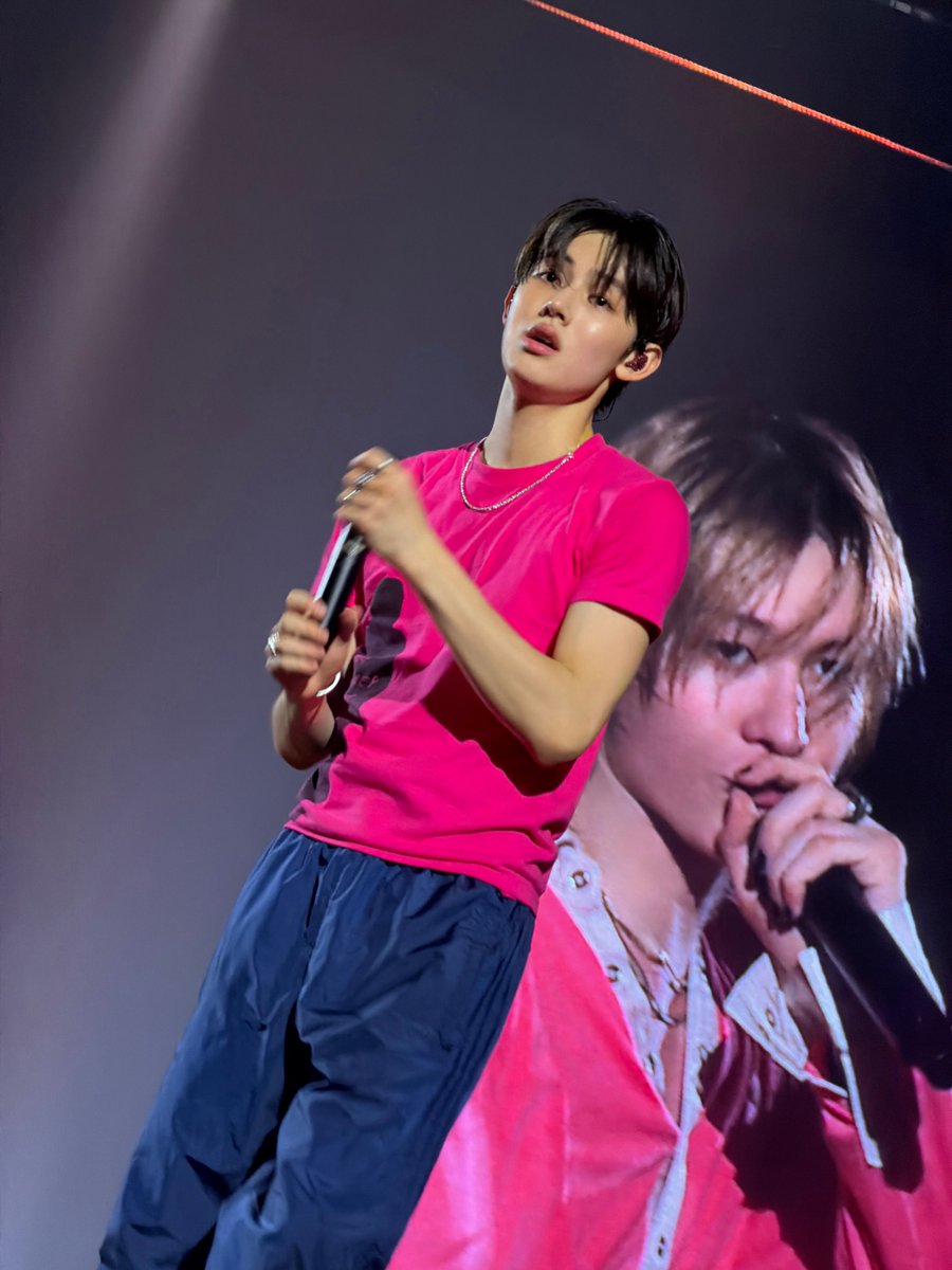AnhQuynh545665's tweet photo. @SEONGHYEONINA SEONGHYEON always makes every stage feel special.
His vocals, visuals, and stage presence are so captivating.
So proud to call him our ACEOM.
EOMKIRA will always be here for his EOMERA.

KONNICHIWA WASSUP ITS EOM

#SEONGHYEONinEomland
#성현 #ソンヒョン
#SEONGHYEON https://t.co/Gt5yQHyNMg