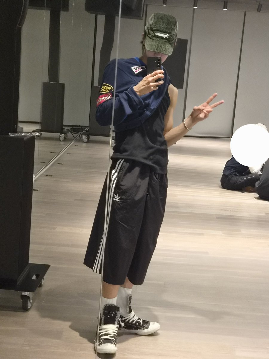 cumulusrang_'s tweet photo. 🐈‍⬛📸 https://t.co/jbM8melNuG