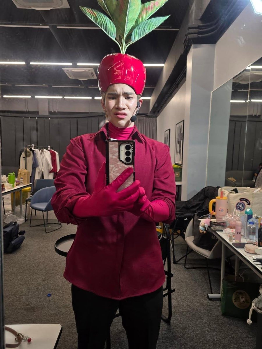 heavenlyeuri's tweet photo. The little radish posted a pic and he’s saoo cuteee 🤏😽🫜❤️

#Fourthnattawat #โฟร์ทณัฐวรรธน์ https://t.co/Y6J63dMCwW