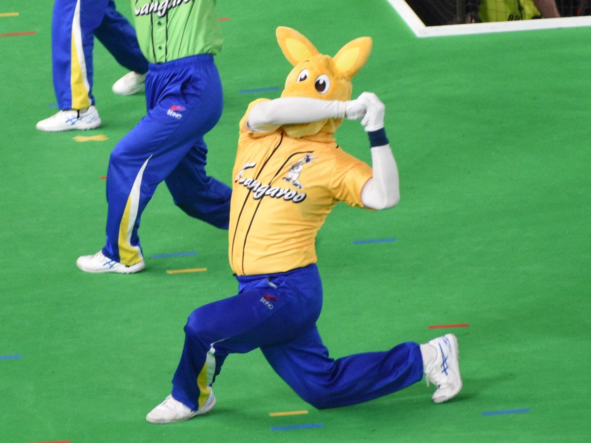 souden_11's tweet photo. 怪盗少女で豪快なスイングからラブリーな決めポーズをする黄色隊員 https://t.co/CCGHNOWgmI