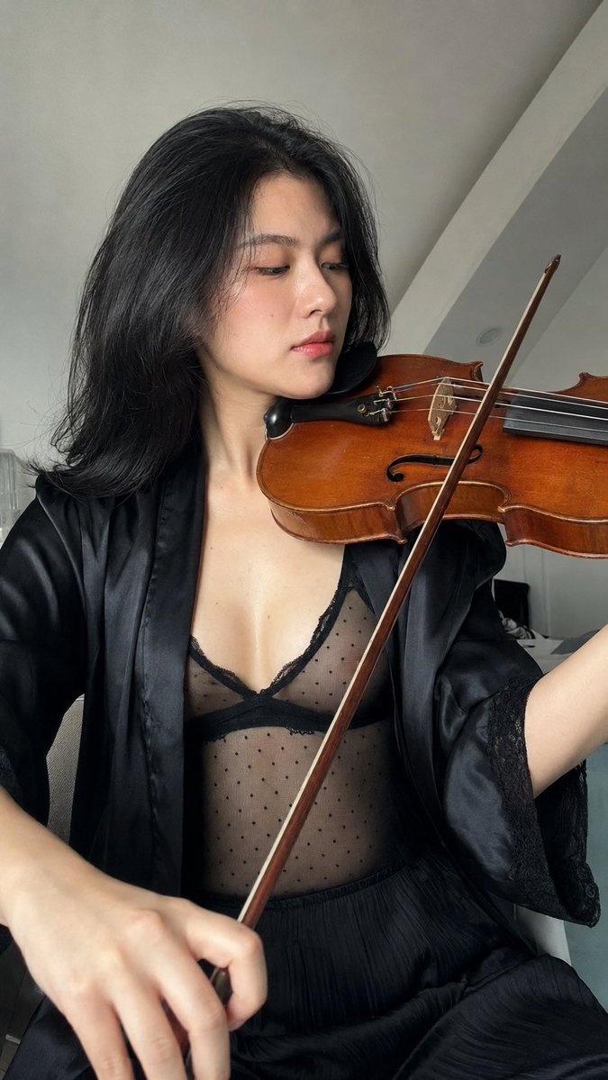 PromptMuseey's tweet photo. ChatGpt Image
#Prompt in the comment🔥
#AIPortrait #AIImages #RealisticAI #CGBeauty #AICommunity #DigitalArt #VisualArt #TrendingAI #ExplorePage #StudioPhotography #bokep #Chindo #bugil #ModelPhotography #LuxuryVibes #HighFashion #CinematicPortrait #ArtOfAI #DreamWardrobe #Chindo #jakarta #indonesia #singapore #ElegantLook #nude #shower #ModernFashion #Photorealism #FictionalCharacter #bedroom #lingerie