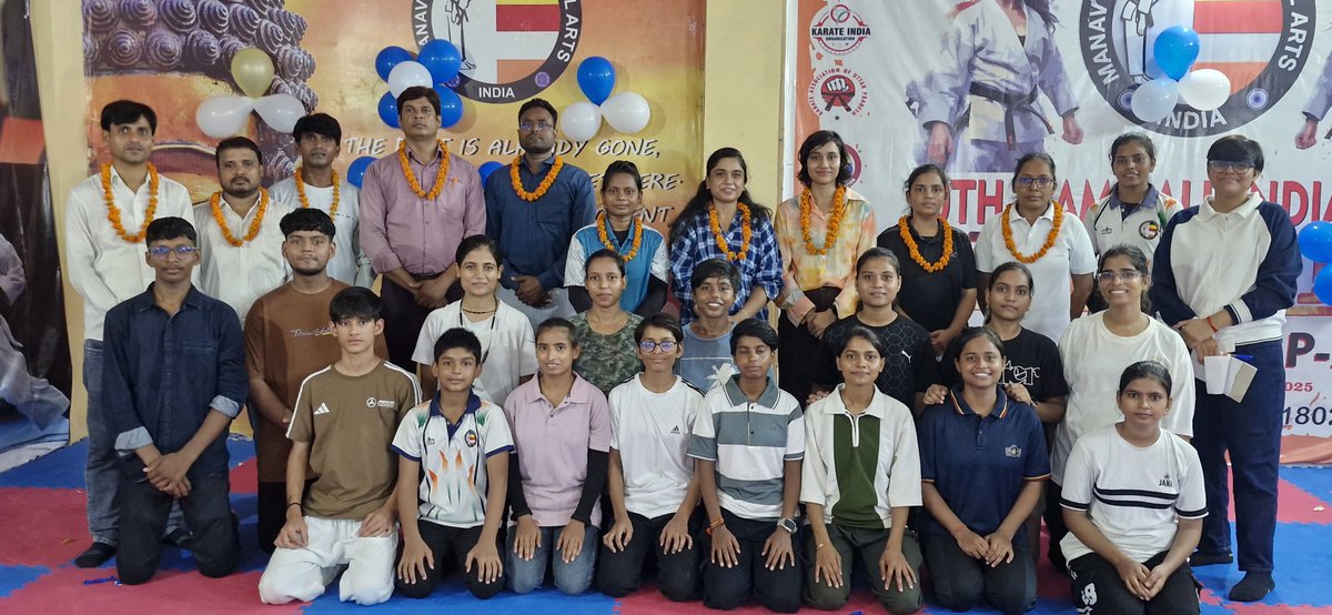 manavacademy's tweet photo. महिला सशक्तिकरण के क्षेत्र में योगदान देने वाले कराटे प्रशिक्षकों को किया गया सम्मानित @narendramodi @myogiadityanath @myogioffice @deo_varanasi @VaranasiCdo @ChiefSecyUP @varanasipolice @wpl1090 @NeelkanthAd @dayalugurubjp @CommissionerVNS @Babitasingh_ https://t.co/YjIn5Nd2iF