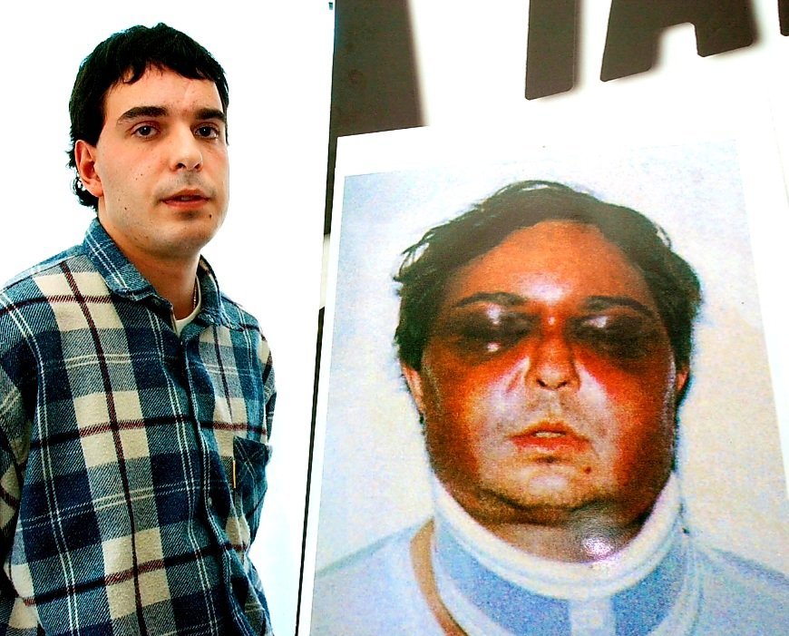 betizutik's tweet photo. 25 años de la detención de Unai Romano y las salvajes torturas que sufrió a manos de la GC.

"Al cabo de medio minuto, el juez Grande-Marlaska me interrumpe diciéndome que lleva muchos años trabajando con la Guardia Civil, que mucha gente dice sufrir torturas y que no me cree". https://t.co/UpAu6Dc504
