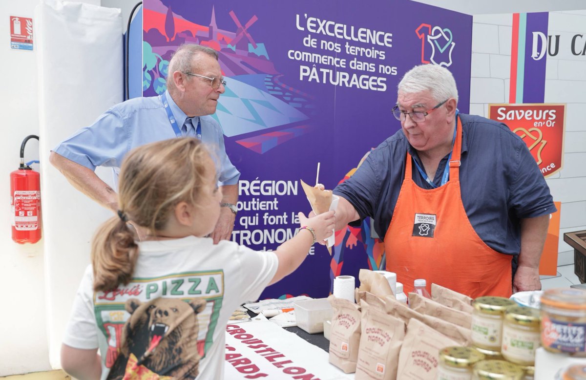 hautsdefrance's tweet photo. 🧀 Les saveurs des #hautsdefrance ont rendez-vous à #LaCapelle !
🐄 Producteurs, savoir-faire et produits de notre terroir sont à l’honneur à l’occasion de l’incontournable Foire aux Fromages.
Une belle occasion de rencontrer ceux qui font vivre notre terroir ! https://t.co/mWia9o3OBs