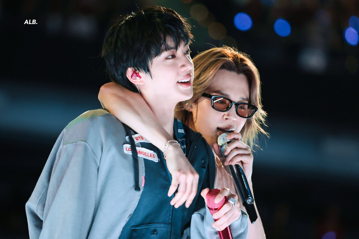 ALittleBraver92's tweet photo. 260905 LA HD 

#방탄소년단진 #김석진 #석진 #진 #BTSJIN #JIN 
#BTS_WORLDTOUR_ARIRANG
@BTS_twt https://t.co/vKFkW468Yp