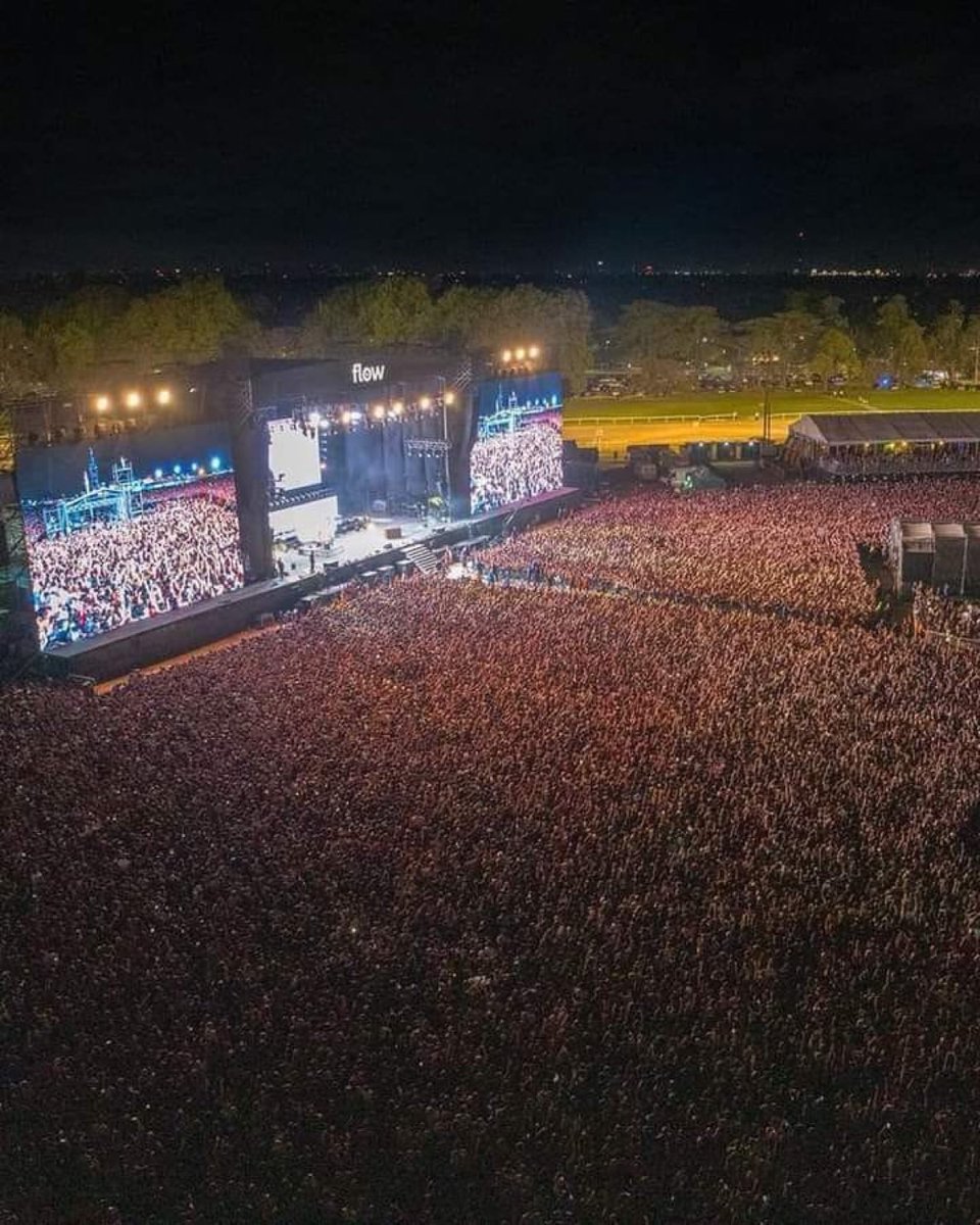 Thebiglade's tweet photo. Name an Africa artist that can pull this crowd https://t.co/s4I6RF8lIU