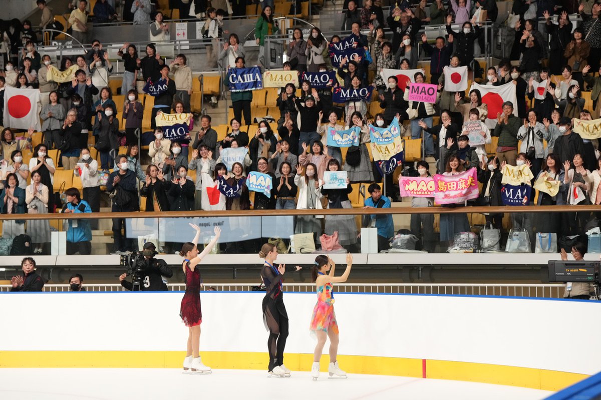 AxelQuadruple's tweet photo. 〈 #木下グループ杯2026 〉
女子
表彰式
1 #島田麻央 (JPN)231.32
2 #アレクサンドラ・イグナトワ (AIN2)221.06
3 #アンナ・フロロワ (AIN2)207.86
Photo by Joe Kobashi
#KinoshitaGroupCup
#figureskate
#MaoSHIMADA
#AlexandraIGNATOVA
#AnnaFROLOVA https://t.co/xseX18pJss