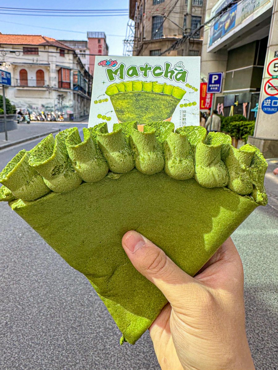 HamzaDemirmqeb's tweet photo. Just split a bag of creamy matcha cookies with my roommate—game day + snacks = perfect Sunday! https://t.co/4iIN2w5nUf