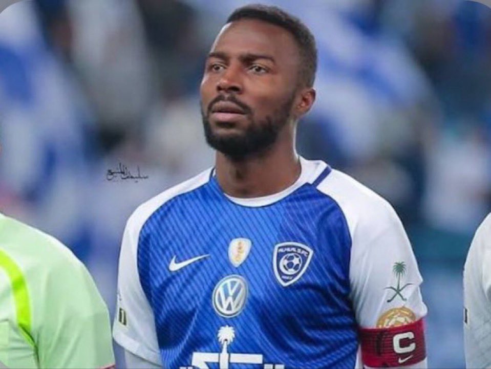 A_shm10's tweet photo. هذا الي انتقل هاوي للهلال عشان الاهلي ما يستفيد 2 مليون من الصفقة ، يقود اليوم الاهلي ويسرح لاعبين جيدين في الفئات السنية عشان مبالغ زهيده مثل 2500- 5000 ريال نعتقد وقتها انه حريص ، لكن اليوم تعاقد مع لاعب قيمته السوقية لا تتجاوز 7 مليون ريال سعودي ودفع فيه حدود 60 مليون ريال سعودي ويتورط النادي بقعد 3 مواسم وأكثر ..! 

@HawsawiOsama