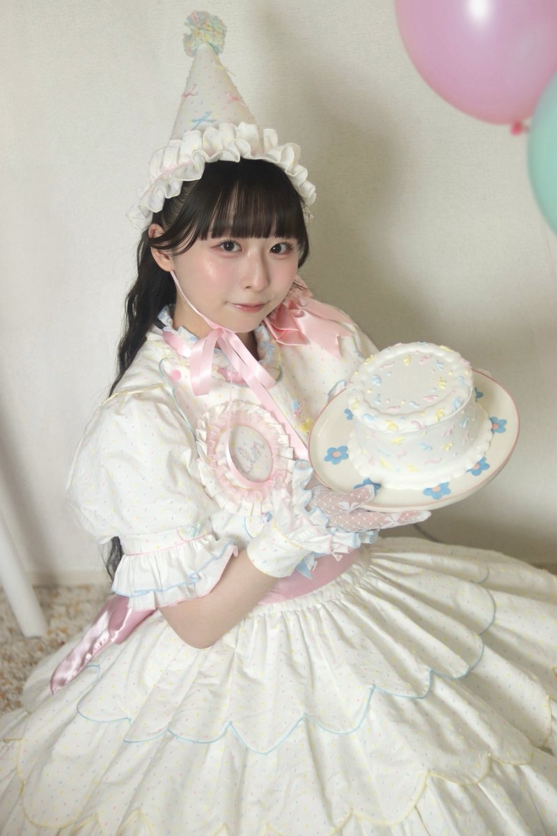 AraseMiu's tweet photo. アイドル衣装屋さんとして
たくさんの生誕衣装をつくるうちに、
自分用が欲しくなっちゃったので
思い切って つくりました♡

˗ˋˏ たんじょうび ˎˊ˗ をモチーフにした、
今日のためのワンピース.ᐟ♡🧁🧸🎉 https://t.co/tUeJID5wNe