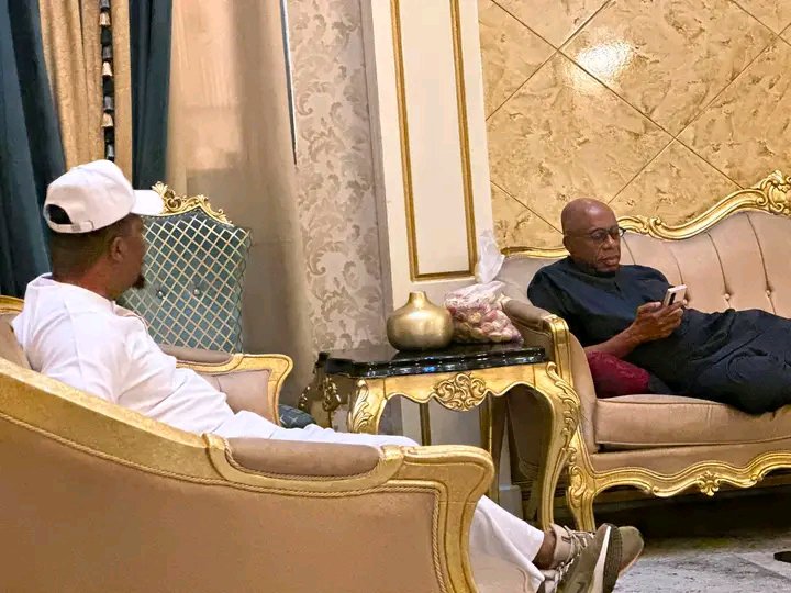 Pharmacio001's tweet photo. His Excellency Chibuike Rotimi Amaechi with Ike Bishop Okoronkwo and His aides at his residence Sunday morning. 

Ike Bishop Okoronkwo (IBO), Abia North Senatorial Candidate and one the close Aide To His Excellency Chibuike Rotimi Amaechi stands with His Excellency, in this period of grief. 

Beyond politics, true leadership is about solidarity, loyalty and standing with those who matter in difficult moments. May God comfort the Amaechi family and grant their beloved mother eternal rest.