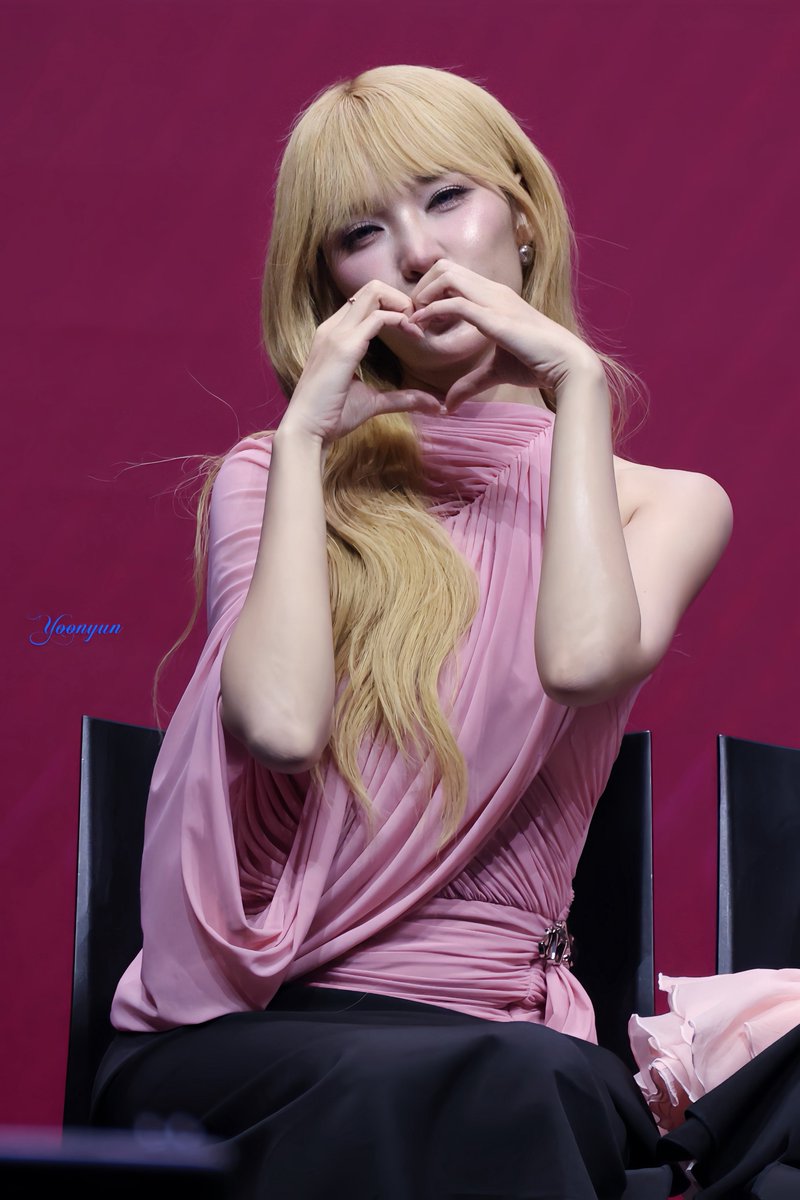 zzerconn's tweet photo. ถูกสเปคแมงโก้ววววววววววววววววว🤭🫶🏻

JJJ KPCZ SO HOT IN TAIPEI
#EnemiesWithBenefits1stFanmeetinginTaipei
#JanJingJing https://t.co/92Ed2WiozF