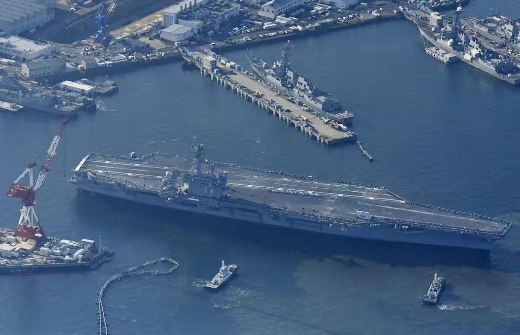 Rizvana_72's tweet photo. NEW🇺🇸🇮🇷🔥 Iran confirms , it has struck an American Nuclear powered Aircraft carrier attempts to enter Iranian waters. 

🚨IRGC preparing to launch dozens of missiles and drones toward US assets in Persian Gulf, Hormuz and Gulf of Oman. https://t.co/7esEY7TnGx