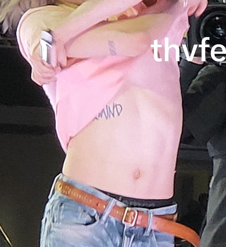 dolliepjm_13's tweet photo. park jimin that body of yours is absurd.. https://t.co/tfwX1wEo1D