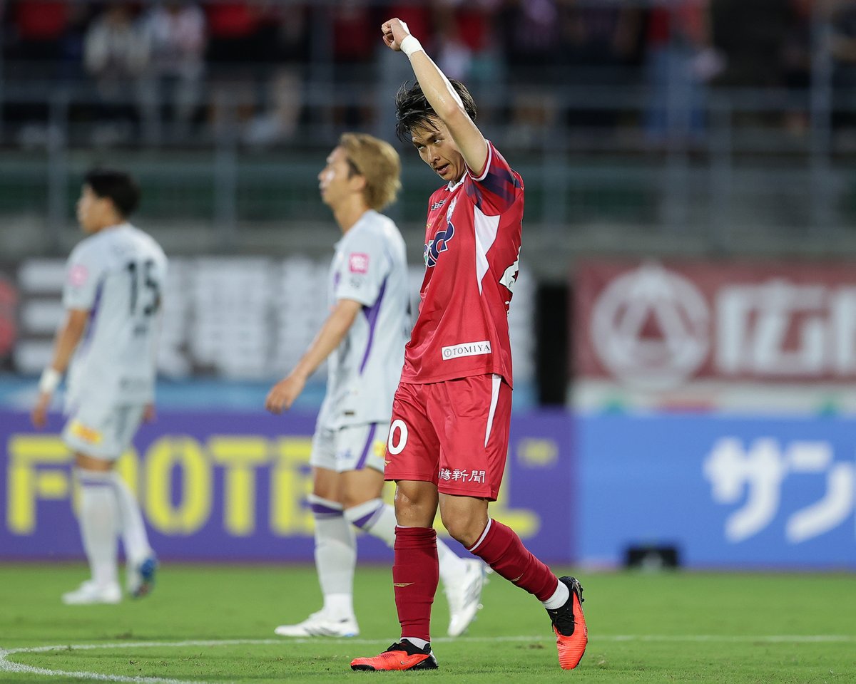 GoalJP_Official's tweet photo. ⚽ 河野のハットで岡山が中国ダービー制す！🎩

河野孝汰がハットトリックの大活躍！ファジアーノ岡山は後半に退場者出すも、サンフレッチェ広島の猛攻をしのぎリーグ戦連勝！

敗れた広島は今季初黒星を喫した。

🆚岡山 3-2 広島
🔴10分 河野
🔴21分 河野
🟣45+2分 アレー
🔴50分 河野
🟣64分 川辺 https://t.co/OJT4QNBU2z