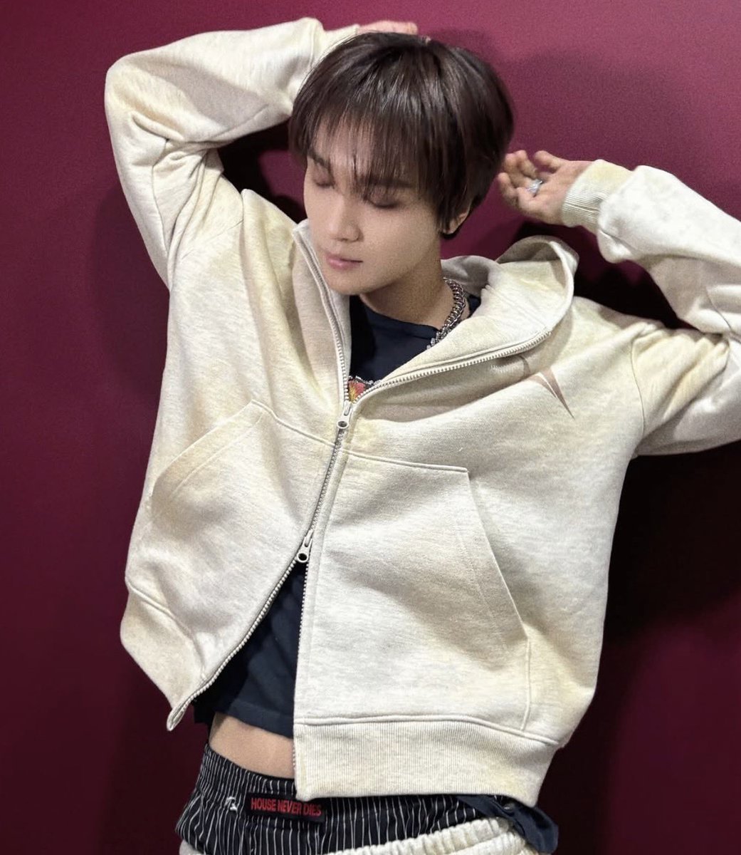 gomduu's tweet photo. Haechan pick up my calls https://t.co/7JjQPIL2Fl