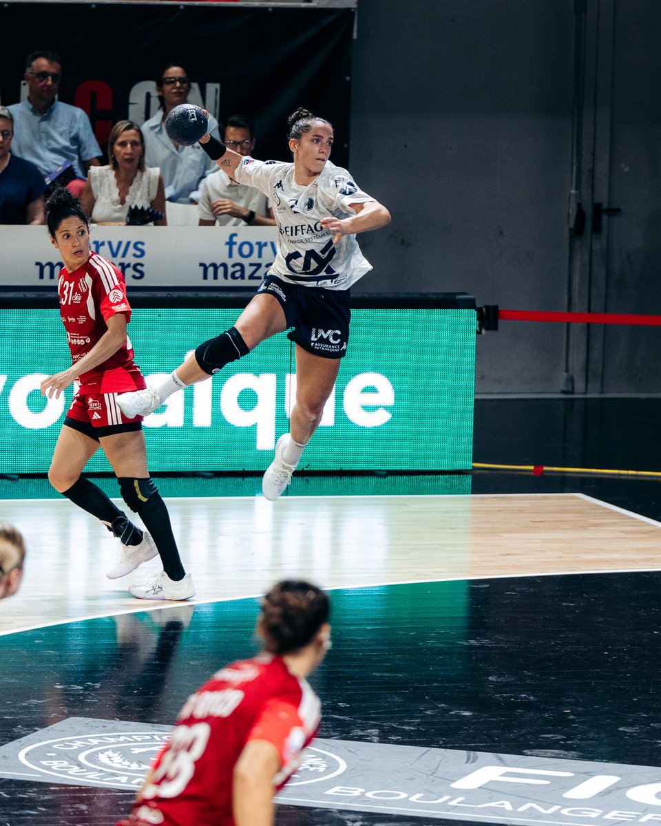 CTHandBall's tweet photo. Un premier déplacement compliqué mais nos Conquérantes sont déjà focus sur la réception de Strasbourg mercredi 🔜

#CTHB | #UnisEtEnConquête https://t.co/F1oLjaMPGM