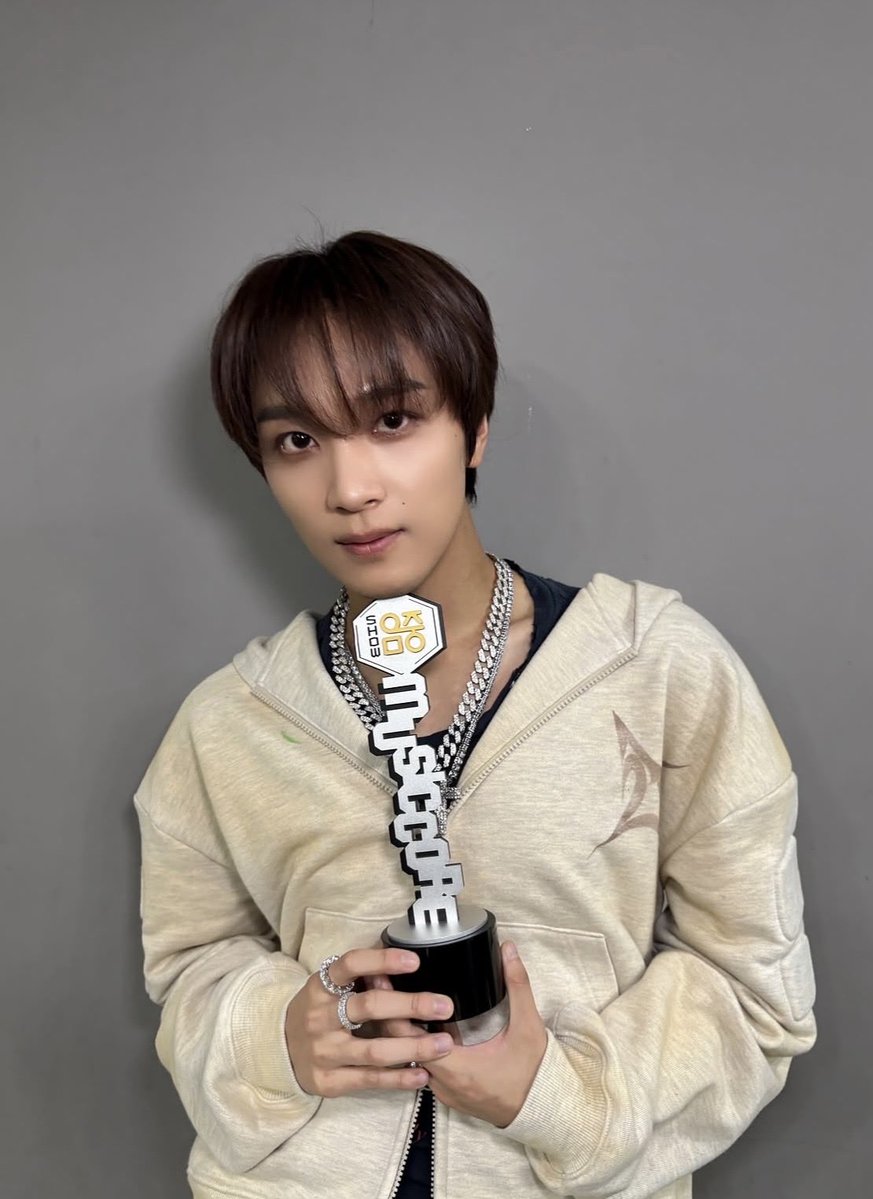 ky184920's tweet photo. @DimsLucy Haechan finally posted🏆 💚💚💚💚😮‍💨 https://t.co/vnOYvdYLIg