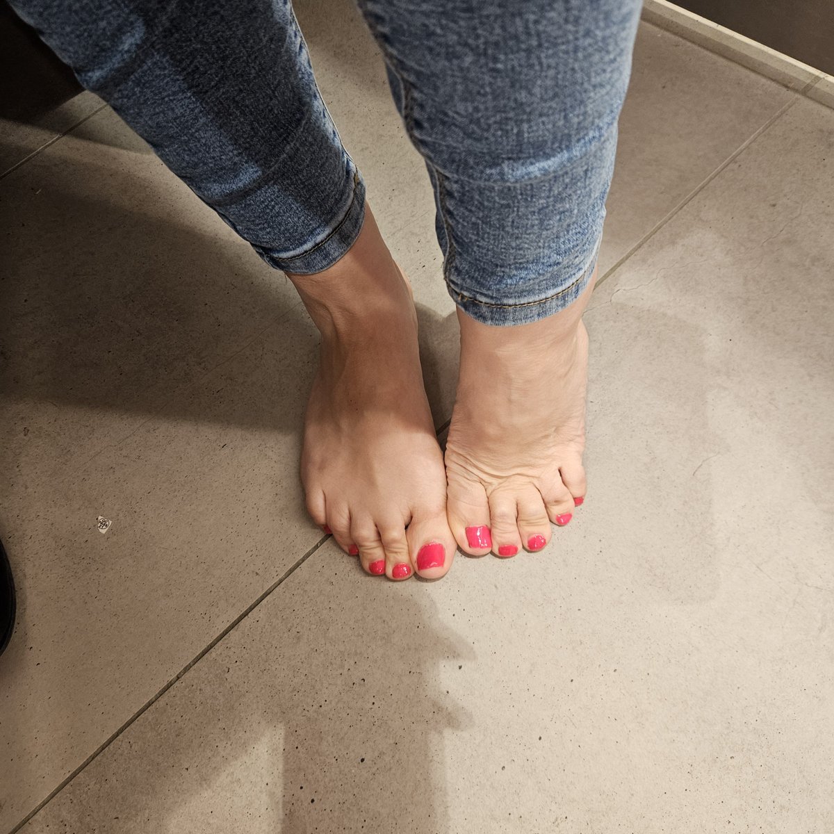 ElenaCollab's tweet photo. Who wants my feet ;)
@FeetFinder https://t.co/NTkyhhgmot