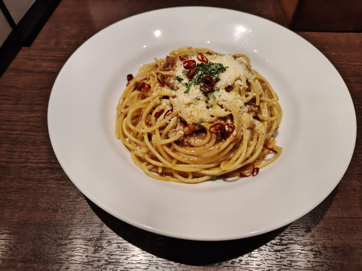 hide50993679269's tweet photo. トレーニングの後は、ナカノサウステラのPastakitchenで連れとランチタイム。濃厚でクリーミーなミートソースチーズのせ。スパイスの乾燥唐辛子がアクセント。
#PastaKichin　#パスタキッチン　#グルメ https://t.co/2PX3taOKBr