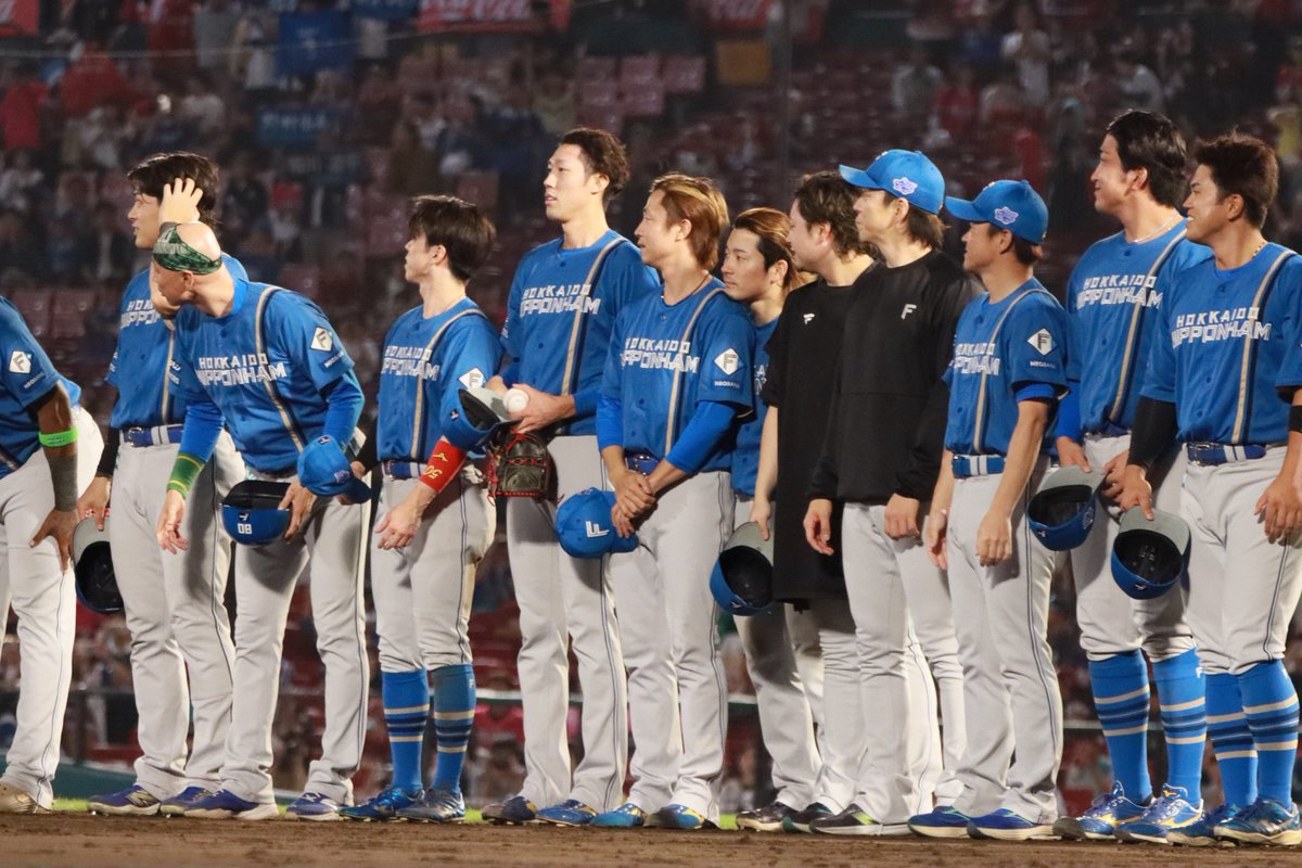 ryo20211021's tweet photo. 2026/09/06
楽天モバイル最強パーク宮城

本日がビジター最終戦の為ご挨拶する皆さん

って水野さん何してるんですか？😂😂😂
#島本浩也　#水野達稀
#ドミれ #lovefighters https://t.co/z42eP2aTUD