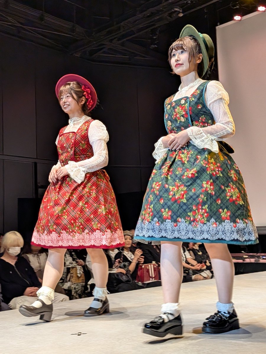 salt_garde's tweet photo. Je;embellirさん
双子コーデがかわいい😍
甘めのクラロリって感じでちょっと珍しい雰囲気かも!
ロマンチック💞
#GLMfs
#GLMfs2026 https://t.co/4gYivEKn9j