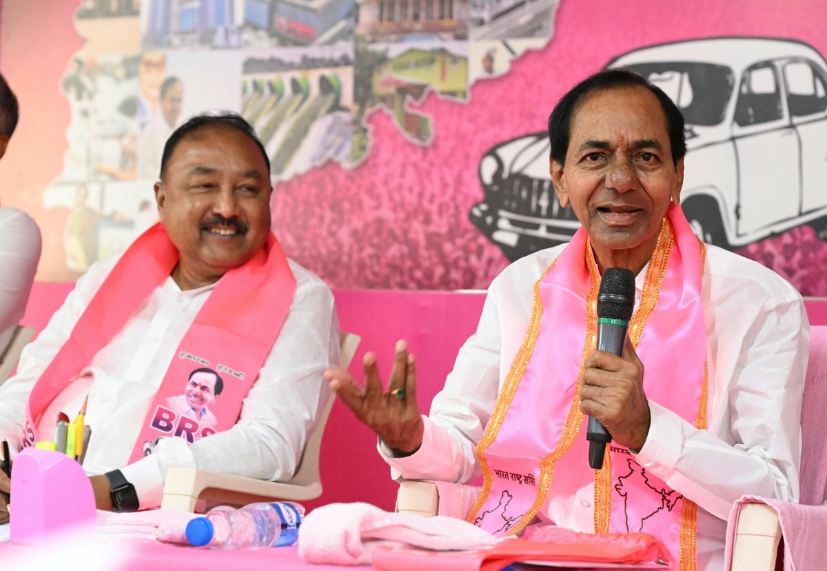 BTR_KTR's tweet photo. బీఆర్‌ఎస్ పార్టీ అధినేత కేసీఆర్ గారి అధ్యక్షతన ప్రారంభమైన బీఆర్‌ఎస్‌ఎల్‌పీ సంయుక్త సమావేశం... హాజరైన ఎమ్మెల్సీలు, ఎమ్మెల్యేలు.

@KTRBRS https://t.co/fcO5sjW0fe