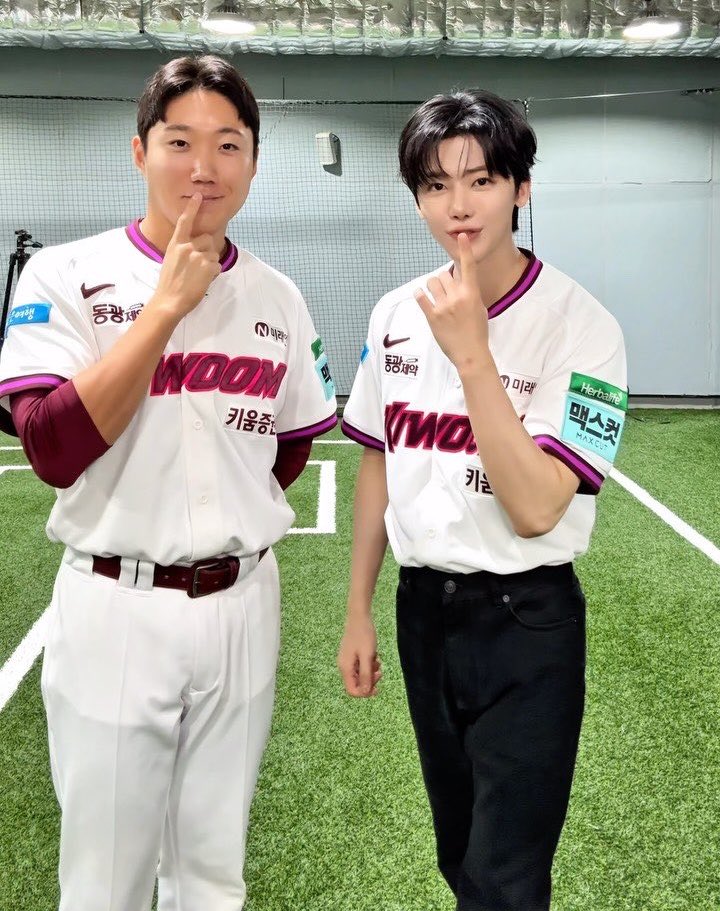 dorid6ri's tweet photo. 왼쪽분 근황이 오른쪽이 되었다는게 ㄴㅁㄴㅁ웃겨서 눈물날것같애뢰알..    하 https://t.co/VBVJfKWwVd